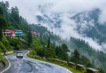 बारिश के मौसम में घूमने के लिए परफेक्ट हैं ये डेस्टिनेशन, मिलेगा नेचर और एडवेंचर का डबल डोज monsoon travel