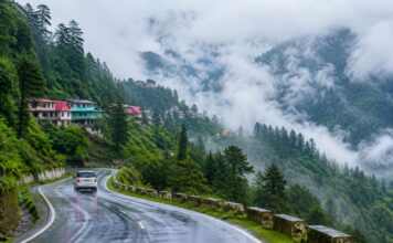बारिश के मौसम में घूमने के लिए परफेक्ट हैं ये डेस्टिनेशन, मिलेगा नेचर और एडवेंचर का डबल डोज monsoon travel