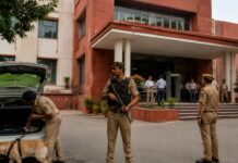 नोएडा डीएम ऑफिस को बम से उड़ाने की धमकी, ई-मेल मिलते ही मचा हड़कंप Noida DM Office Bomb Threat