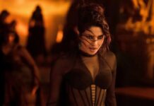 ‘वाराणसी’ से Priyanka Chopra का फर्स्ट लुक आया सामने, फैंस हुए एक्साइटेड Priyanka Chopra's first look from 'Varanasi' is out; a special gift received on her birthday.