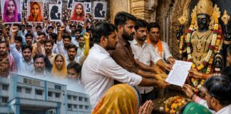 न्याय नहीं मिला तो भगवान की शरण में पहुंचे लोग, चारभुजा नाथ मंदिर में सौंपा ज्ञापन Unique Protest in Rajasthan