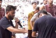 अभिजीत दीपके पर महिला ने फेंकी स्याही, थप्पड़ मारने की कोशिश का आरोप abhijeet dipke indefinite hunger strike