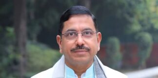 नई जिम्मेदारी, बड़े इम्तिहान! शिक्षा मंत्री प्रल्हाद जोशी के सामने NEET से NEP तक कई चुनौतियां Who is New Education Minister Pralhad Joshi