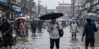 Delhi Rain Update: सदर बाजार में भारी जलभराव, दुकानों तक पहुंचा पानी; व्यापारियों का फूटा गुस्सा Delhi Sadar Bazar Rain