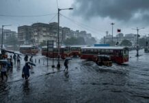IMD की बड़ी चेतावनी: दिल्ली-एनसीआर से गुजरात तक मूसलाधार बारिश का खतरा, कई राज्यों में रेड अलर्ट India weather warning