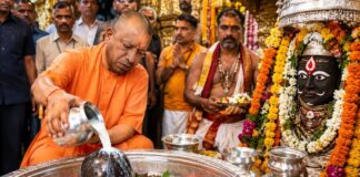 सावन की शुरुआत काशी से! CM योगी ने बाबा विश्वनाथ और कालभैरव के किए दर्शन varanasi latest news