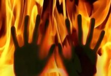 घर खर्च मांगने पर हरियाणा के पलवल में पति ने पेट्रोल डालकर पत्नी को सौंपा आग के हवाले Haryana husband set his wife on fire