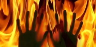 घर खर्च मांगने पर हरियाणा के पलवल में पति ने पेट्रोल डालकर पत्नी को सौंपा आग के हवाले Haryana husband set his wife on fire