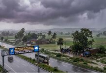 Weather Alert: 18 अगस्त को यूपी, बिहार और दिल्ली समेत 19 राज्यों में तेज बारिश और आंधी की चेतावनी, IMD ने किया अलर्ट Weather Alert