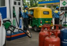 कमर्शियल LPG पर मिली राहत, पेट्रोल-डीजल के ताजा रेट जानें एक क्लिक में Petrol Diesel Price Today