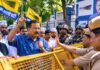 E20 विरोध मार्च पर दिल्ली पुलिस सख्त, PM आवास जाने से केजरीवाल को रोका Kejriwal denied permission to visit the PM's residence under Section 163