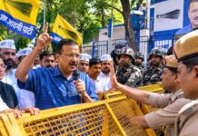 E20 विरोध मार्च पर दिल्ली पुलिस सख्त, PM आवास जाने से केजरीवाल को रोका Kejriwal denied permission to visit the PM's residence under Section 163