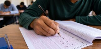 NEET-UG OMR शीट मामले में छात्रों को सुप्रीम कोर्ट से राहत नहीं, दिल्ली हाई कोर्ट जाने का निर्देश Supreme Court