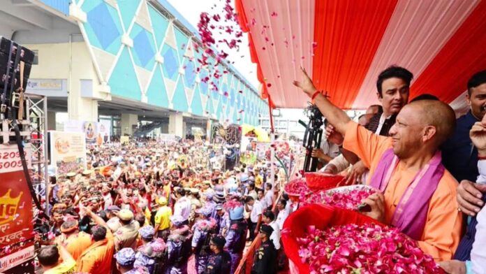 UP CM Yogi Kanwariyas flower shower says 4 5 crore devotees on Maha Shivaratri UP CM Yogi Kanwariyas flower shower says 4 5 crore devotees on Maha Shivaratri