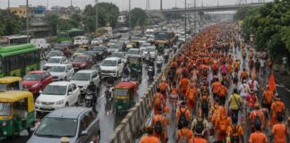 दिल्ली में कांवड़ यात्रा का असर, कई रास्तों पर ट्रैफिक प्रतिबंध और रूट डायवर्जन Delhi Traffic Advisory
