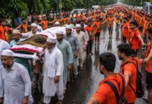 कांवड़ियों ने दिखाया भाईचारा, जनाजे के लिए हाईवे पर रोकी भीड़ और बनाया रास्ता Meerut Kanwar Yatra