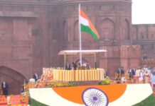 तिरंगा फहराते ही गूंजा ‘वंदे मातरम्’, लाल किले पर ऐतिहासिक पल Independence Day 2026