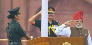 PM मोदी ने रचा इतिहास, लगातार 13वीं बार लाल किले से किया देश को संबोधित PM Modi