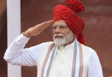 PM मोदी का देसी अंदाज हुआ वायरल, बंधेज पगड़ी में दिखे बेहद खास Independence Day 2026