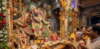 जन्माष्टमी से पहले सजने लगी कान्हा की नगरी, बांके बिहारी की मंगला आरती को लेकर श्रद्धालुओं में उत्साह Janmashtami