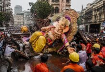 मुंबई में गणेश प्रतिमा आगमन के दौरान बड़ा हादसा, मूर्ति गिरने से 2 की मौत, 5 घायल Ganesh Idol