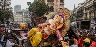 मुंबई में गणेश प्रतिमा आगमन के दौरान बड़ा हादसा, मूर्ति गिरने से 2 की मौत, 5 घायल Ganesh Idol