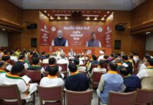 BJP में बड़े बदलाव के बाद PM मोदी की नई टीम संग पहली बैठक, नेताओं को दिया जनता के बीच सक्रिय रहने का मंत्र BJP national office-bearers