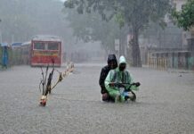 दिल्ली NCR में मूसलाधार बारिश से जलमग्न,सड़कों पर लगा जाम,रद्द हुईं 18 फ्लाइट्स Delhi Heavy Rain