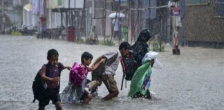 दिल्ली-NCR से लेकर यूपी तक बिगड़ा मौसम का मिजाज, 14 राज्यों में IMD ने जारी किया अलर्ट Heavy Rain Alert