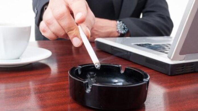 Office cigarette smell girl quit job health damage viral screenshot Office cigarette smell girl quit job health damage viral screenshot