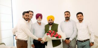 भगवंत मान ने दोनों खेल हस्तियों का AAP में किया स्वागत, बोले- युवाओं को मिलेगा प्रेरणा का नया संदेश Bhagwant Mann