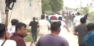 जयपुर में स्कूल देखने पहुंचे आशुतोष रांका समेत CJP कार्यकर्ताओं का ग्रामीणों ने की पिटाई, गाड़ियों के शीशे भी टूटे Ashutosh Ranka and CJP Workers