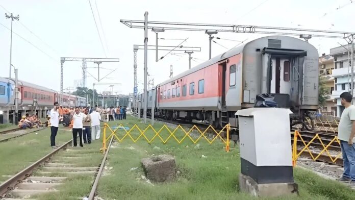 Mahananda Express 3 Coaches Derail Mahananda Express 3 Coaches Derail