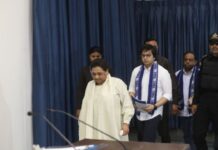 बसपा सुप्रीमो मायावती ने भतीजे आकाश आनंद को पार्टी से किया बाहर, पहले भी राष्ट्रीय संयोजक के पद से हटाया गया Mayawati expels Akash Anand