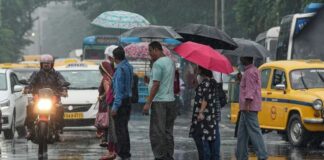 यूपी-बिहार समेत 17 राज्यों में आंधी-बारिश का अलर्ट, 65 KM की रफ्तार से चलेंगी हवाएं Weather Update
