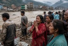 नेपाल में अपनों की तलाश में बेबस होकर भटक रहे लोग, बाढ़ में 4000 लोग लापता, अब तक 1200 से अधिक मौतें Nepal flash floods