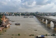 पटना में गंगा और पुनपुन नदी का जलस्तर बढ़ा, जलस्तर खतरे के निशान के बेहद करीब Bihar floods