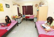 DU में हॉस्टल की किल्लत! PG पर निर्भर हैं दूसरे शहरों से आने वाले छात्र, लाखों छात्रों के लिए सीटें बेहद कम Delhi University hostel shortage