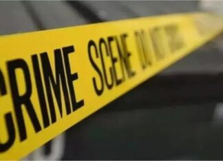 पैसे नहीं दिए तो बेटे ने कुल्हाड़ी से पिता को मार-मारकर कर दी हत्या, बचाने आई मां पर भी हमला Bihar Son Kills Father