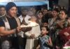 गणपति बप्पा की आरती करते वक्त सलमान खान से हुई भूल, बहन अर्पिता ने तुरंत पकड़ी चूक, सही करवाई गलती Salman Khan bappa arti video