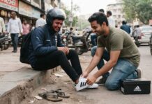 डिलीवरी पार्टनर की फटी चप्पल देख पसीजा युवक का दिल, गिफ्ट किए ब्रांड न्यू Adidas शूज Viral Video