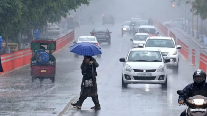 IMD Issues Red Alert For Heavy Rain IMD Issues Red Alert For Heavy Rain