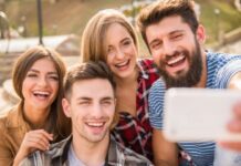 क्या Gen Z सच में फोन में घुसी रहती है? नए सर्वे ने बताया सच, जानें क्या है असली वजह Gen Z really glued to their phones? A new survey reveals the truth