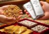 Gold Silver Price Today: सोना गिरा ₹228 तो चांदी ने लगाई ₹700 की छलांग, जानें MCX और बुलियन मार्केट का ताजा हाल Gold Silver Price Today