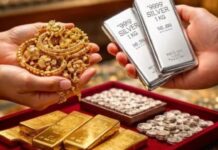 Gold Silver Price Today: सोना गिरा ₹228 तो चांदी ने लगाई ₹700 की छलांग, जानें MCX और बुलियन मार्केट का ताजा हाल Gold Silver Price Today