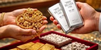 Gold Silver Price Today: सोना गिरा ₹228 तो चांदी ने लगाई ₹700 की छलांग, जानें MCX और बुलियन मार्केट का ताजा हाल Gold Silver Price Today