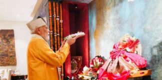 PM मोदी की आध्यात्मिक यात्रा में मां दुर्गा और महादेव का खास स्थान, जानें उनकी धार्मिक आस्था Narendra Modi