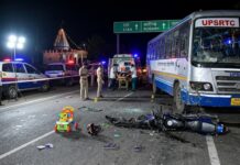 जन्माष्टमी पर दर्दनाक हादसा, बस ने 6 बाइक सवारों को रौंदा; मासूम समेत 2 की मौत bus accdient Etah janmashtami night UP news