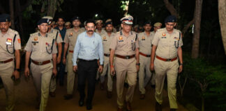 सुरक्षा के मोर्चे पर खुद मैदान में उतरे दिल्ली पुलिस आयुक्त, पिंक बूथ से पार्क तक पैदल गश्त