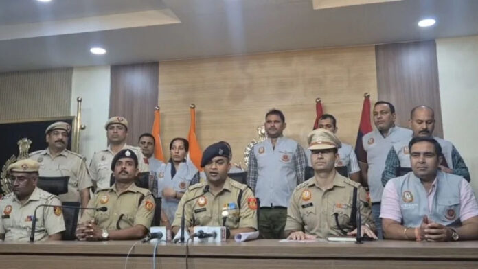 सोशल मीडिया पर हथियार लहराने से लेकर ड्रग्स के साम्राज्य तक, बाहरी उत्तर जिले में पुलिस का चौतरफा प्रहार